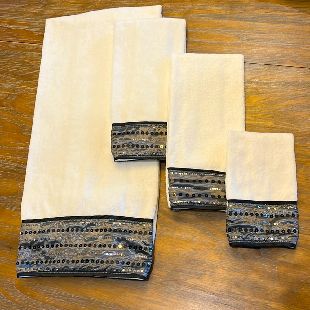 🚿 Sequined Towel Set